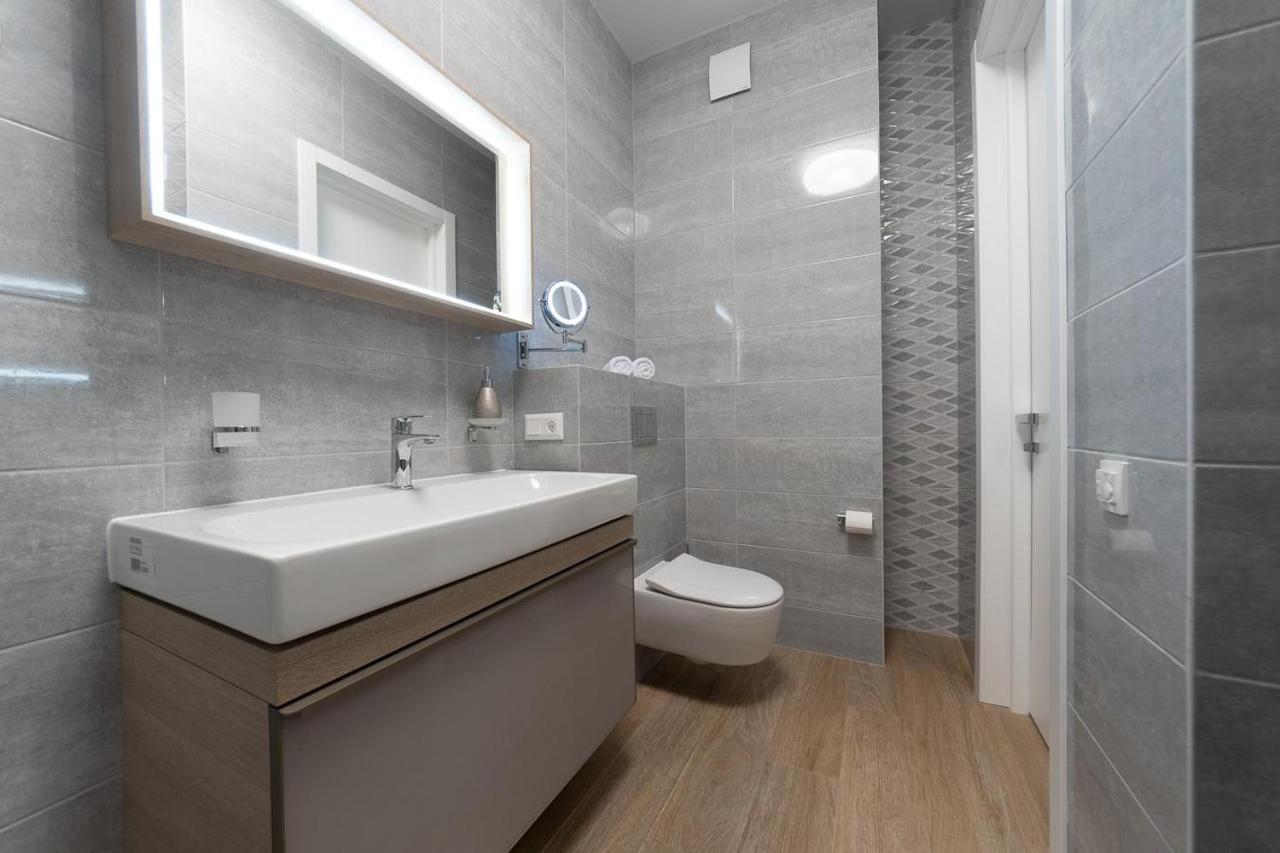 New Modern Apartments. Metro Minskaya Kiev Exterior foto