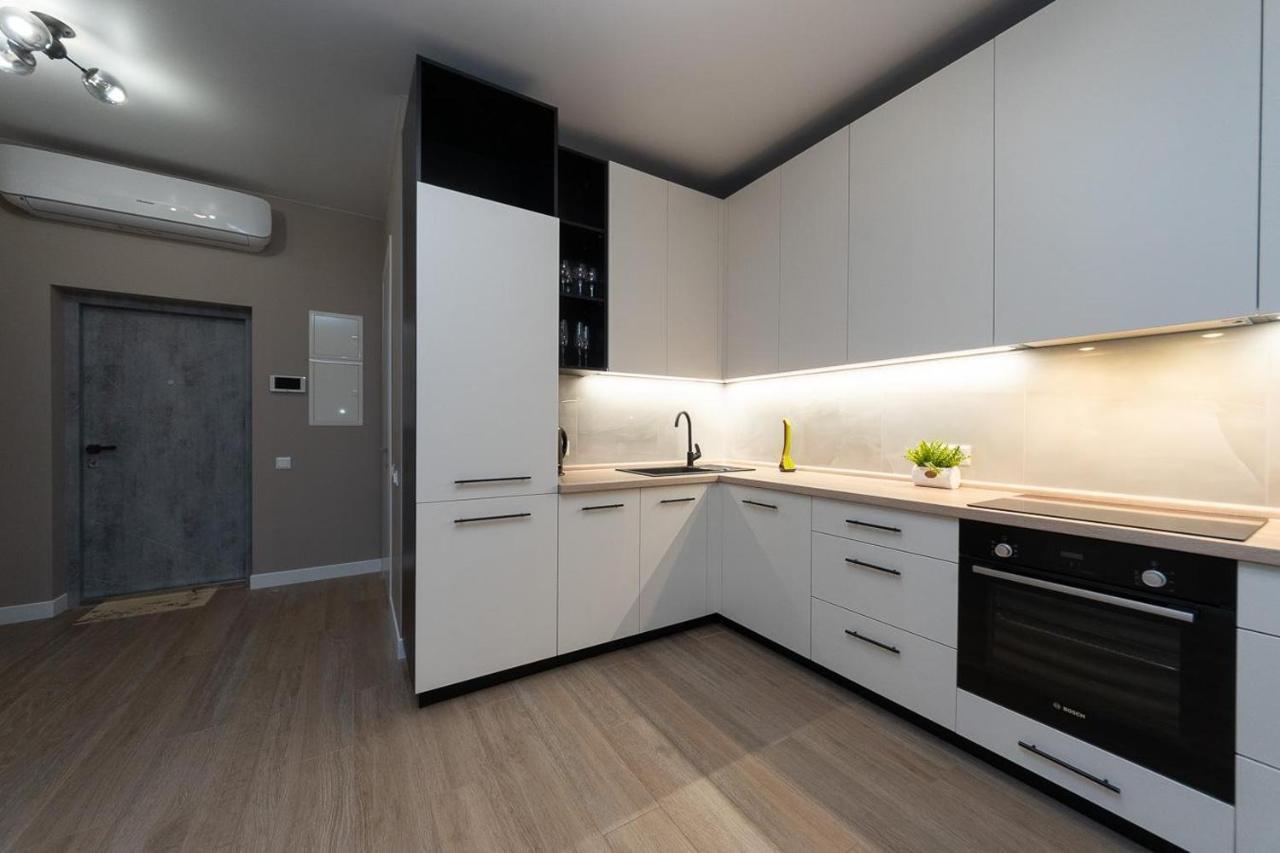 New Modern Apartments. Metro Minskaya Kiev Exterior foto